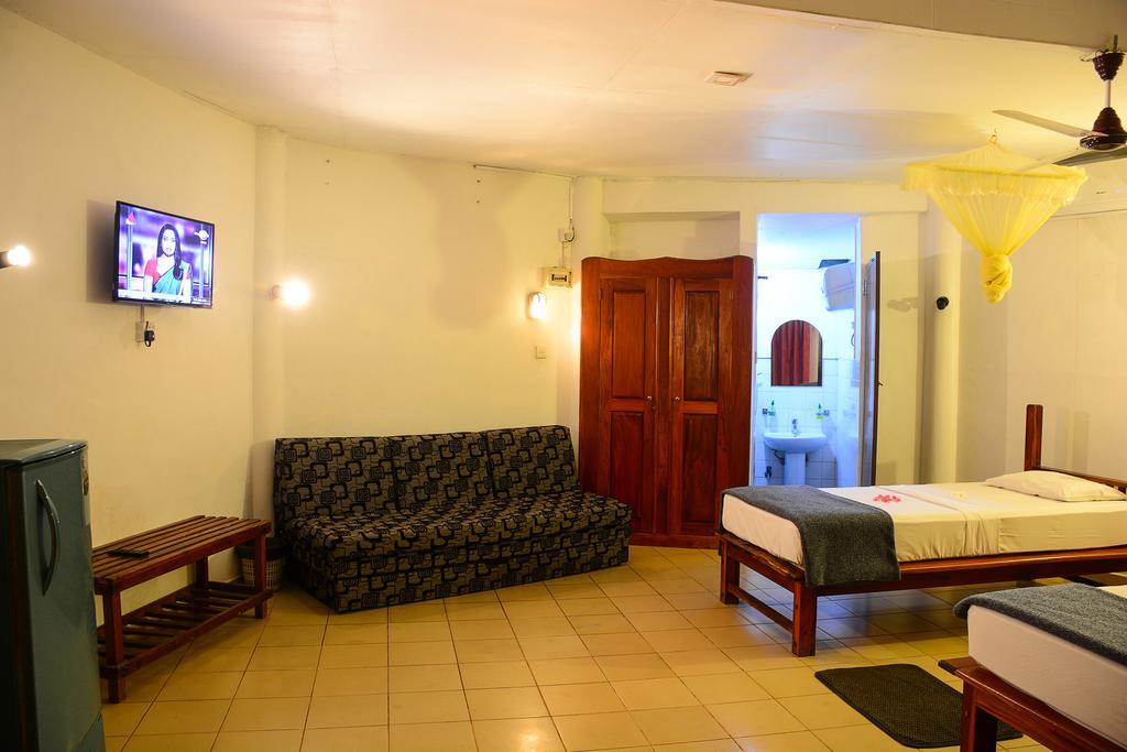 Shanthi Beach Resort Unawatuna Exterior foto